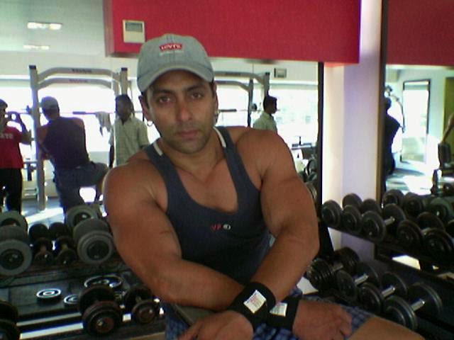 Desktop Mobile Photos Salman Khan Weight Lifting IN Gym Desktop Mobile Photos Salman Khan Weight Lifting IN Gym