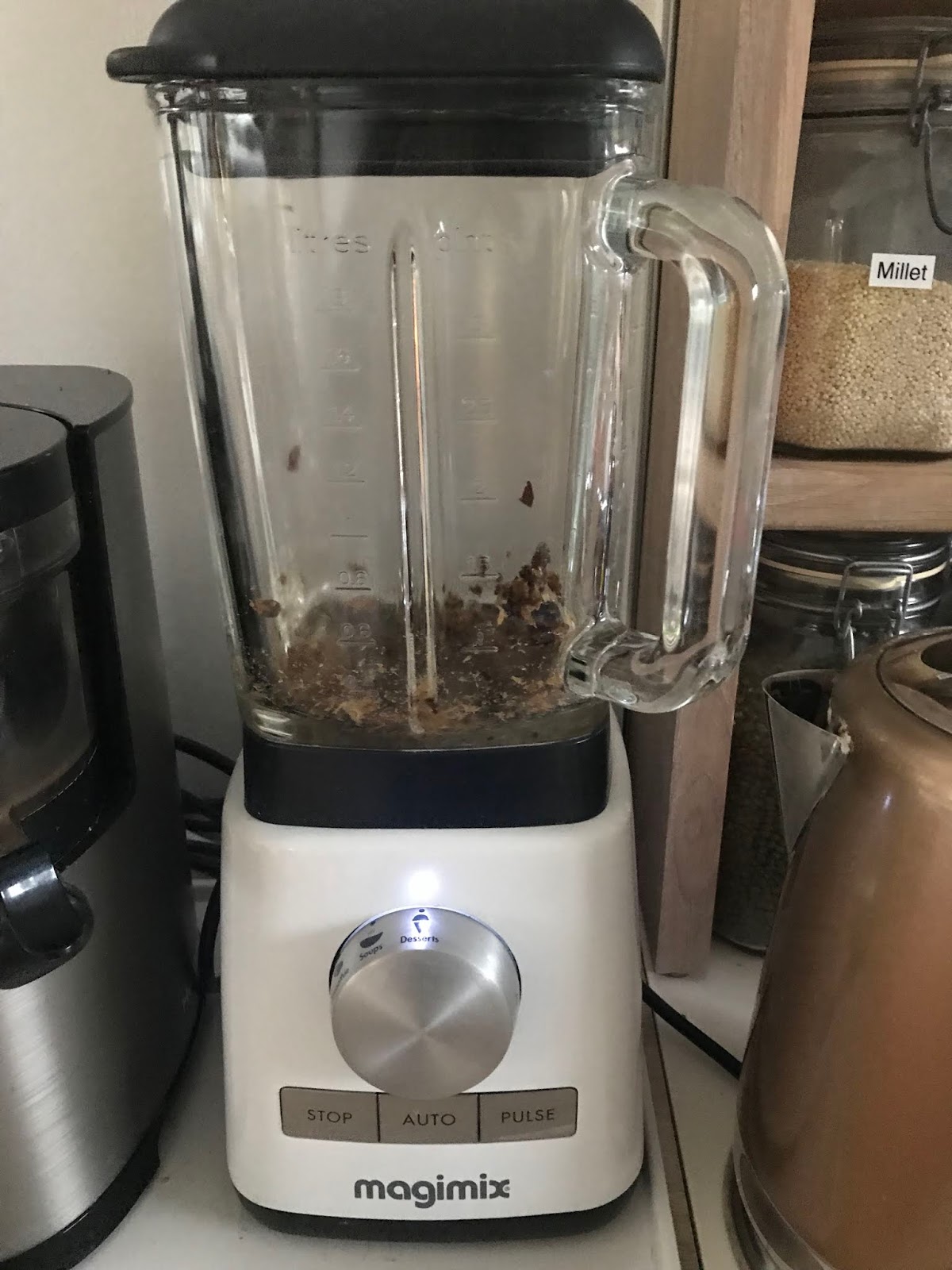 Family FECS Magimix Power Blender (Le Blender 11626SK) vs Vitamix