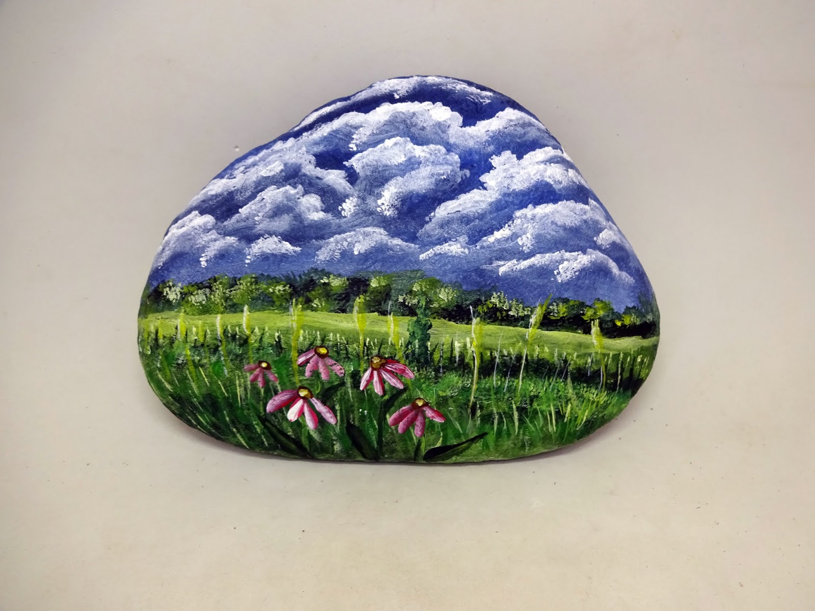 Piedras pintadas a mano COMO PINTAR PIEDRAS CON PAISAJE DE FLORES Y NUBES Piedras pintadas a mano COMO PINTAR PIEDRAS CON PAISAJE DE FLORES Y NUBES