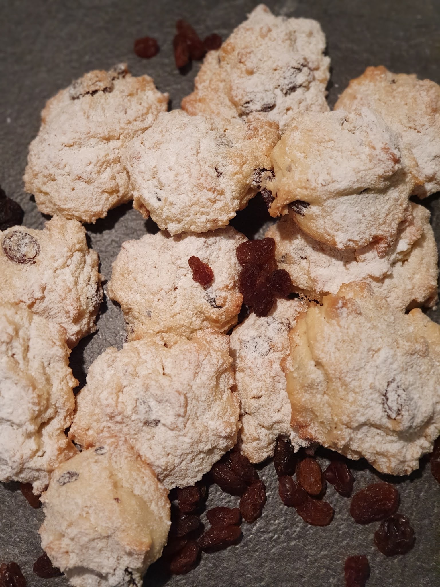 Rosinenhäufchen mit Schmand - Rezeptra - Food and More