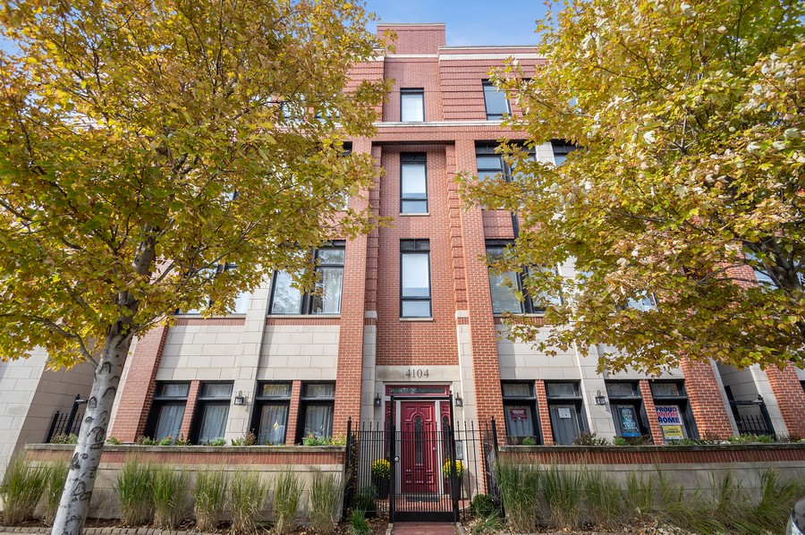 The Chicago Real Estate Local Sold! North Center three bedrooms condo