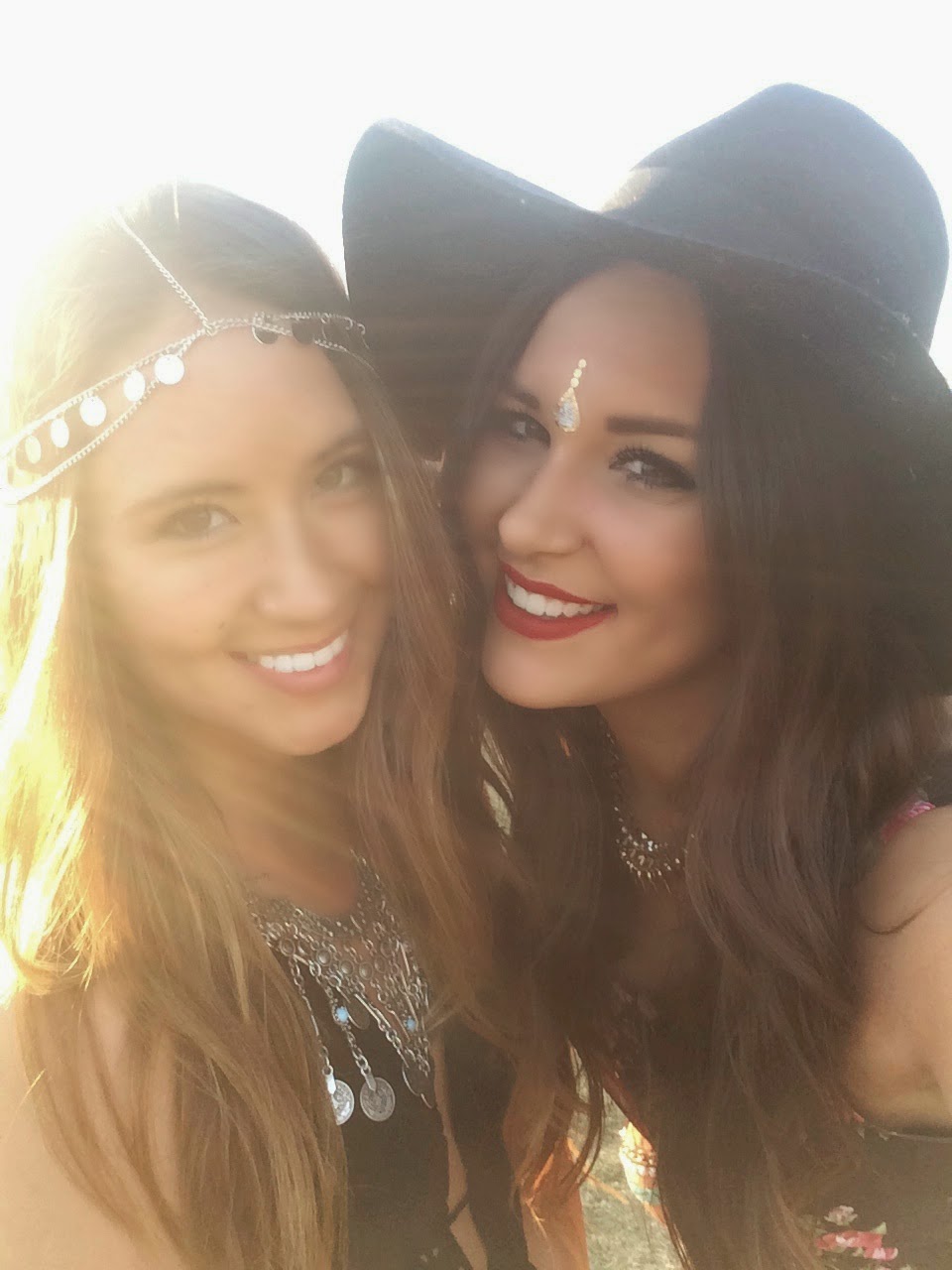 Fashion blogger selfies at Coachella in Palm Springs, California - Peace & Love: Coachella Outfits by popular Orlando fashion blogger Mash Elle