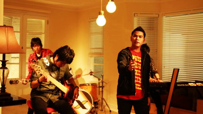 Lirik Lagu Hujan Kemarin oleh Taxi LirikLaguLebih Lirik Lagu Hujan Kemarin oleh Taxi LirikLaguLebih