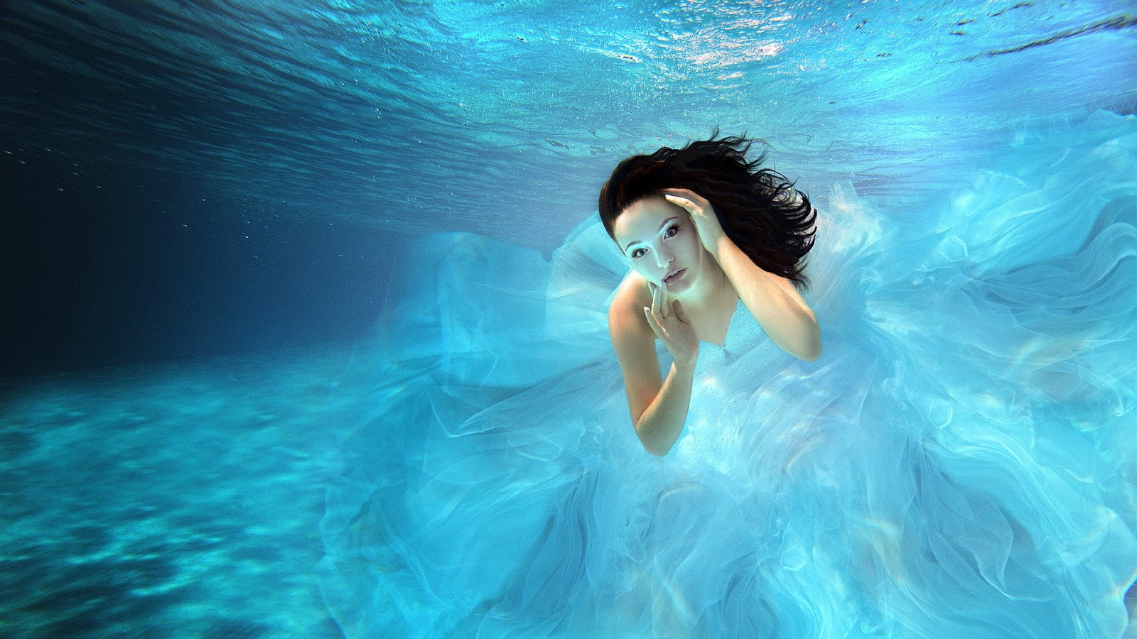 Girl Underwater - Mystery Wallpaper