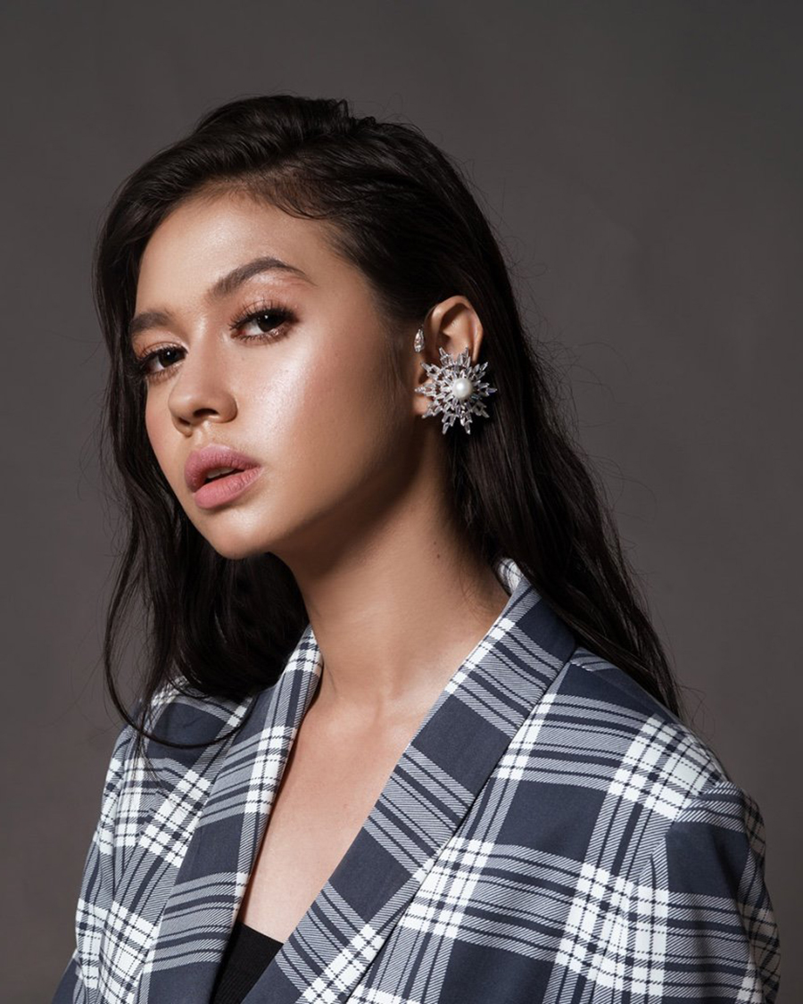 Artis seksi dan hot manis Yuki Kato