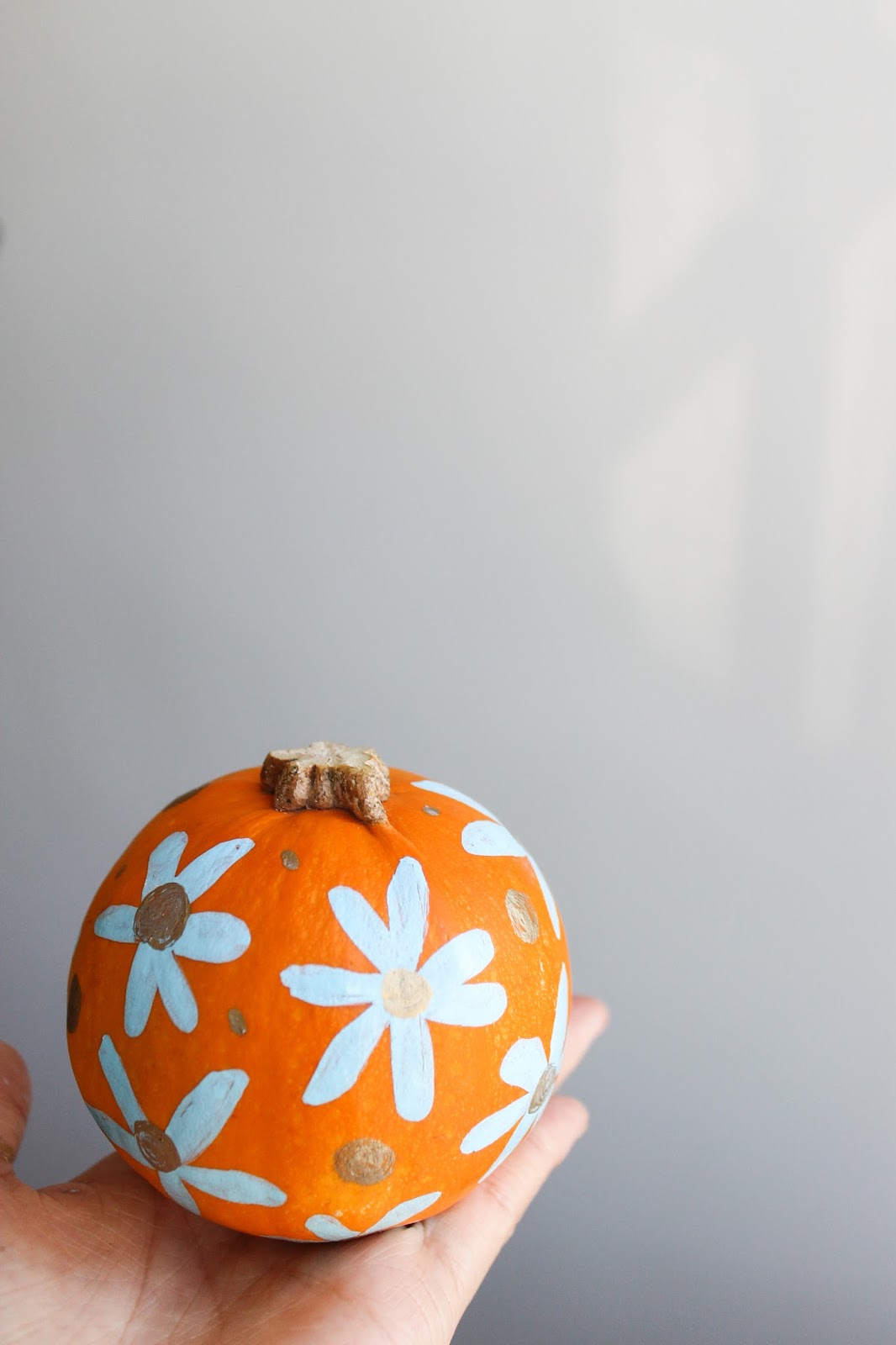 mini pumpkin decorating