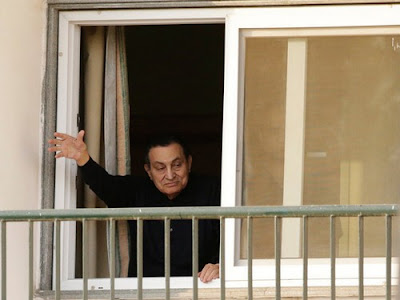 Hosni Mubarak waved to supporters in 2015 from the Maadi Military Hospital in Cairo. Hosni Mubarak waved to supporters in 2015 from the Maadi Military Hospital in Cairo.