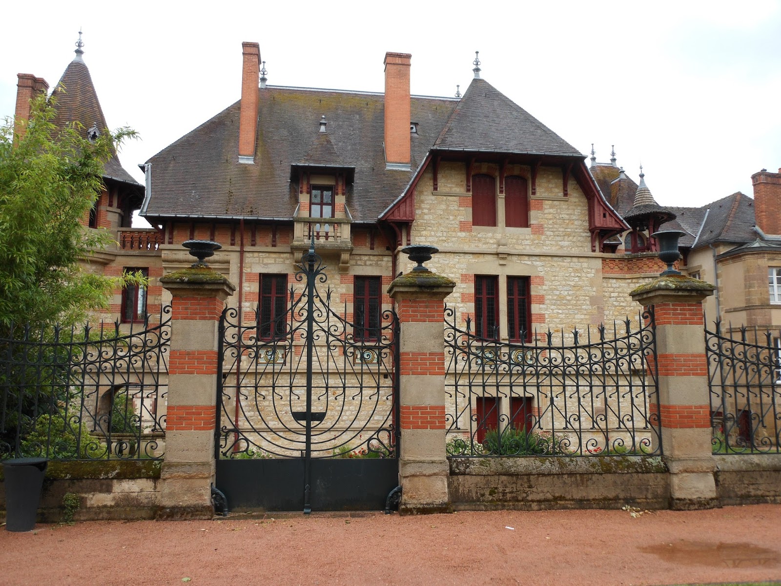 Peintures et photographies Musée Anne de Beaujeu & Maison Mantin à Moulins Peintures et photographies Musée Anne de Beaujeu & Maison Mantin à Moulins