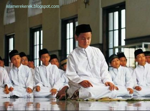 32 Mimpi jadi imam sholat togel
