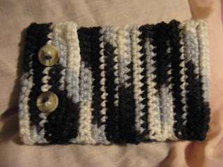 CROCHETED MINI FRINGE WRISTLET • neutrals