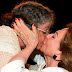 Fernanda Montenegro beija atriz na boca em protesto contra Marco Feliciano