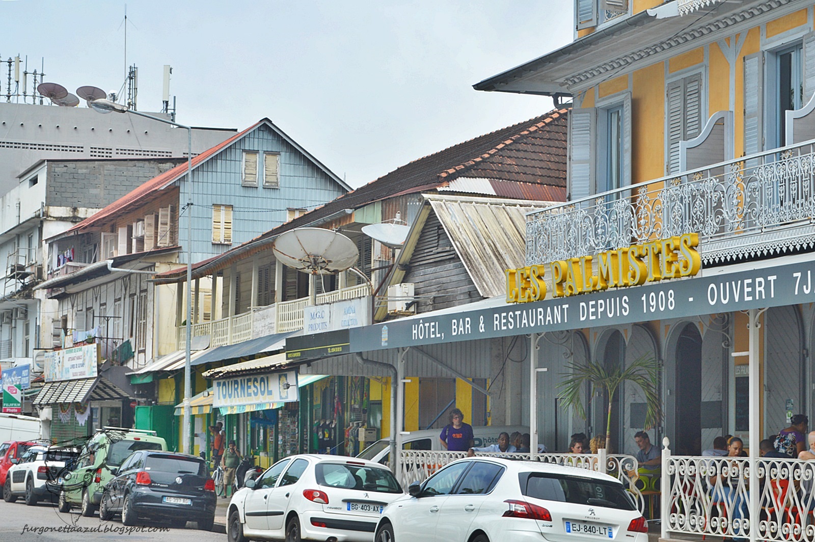 AZUL CAYENNECAYENA, LA CAPITAL DE GUAYANA FRANCESA.