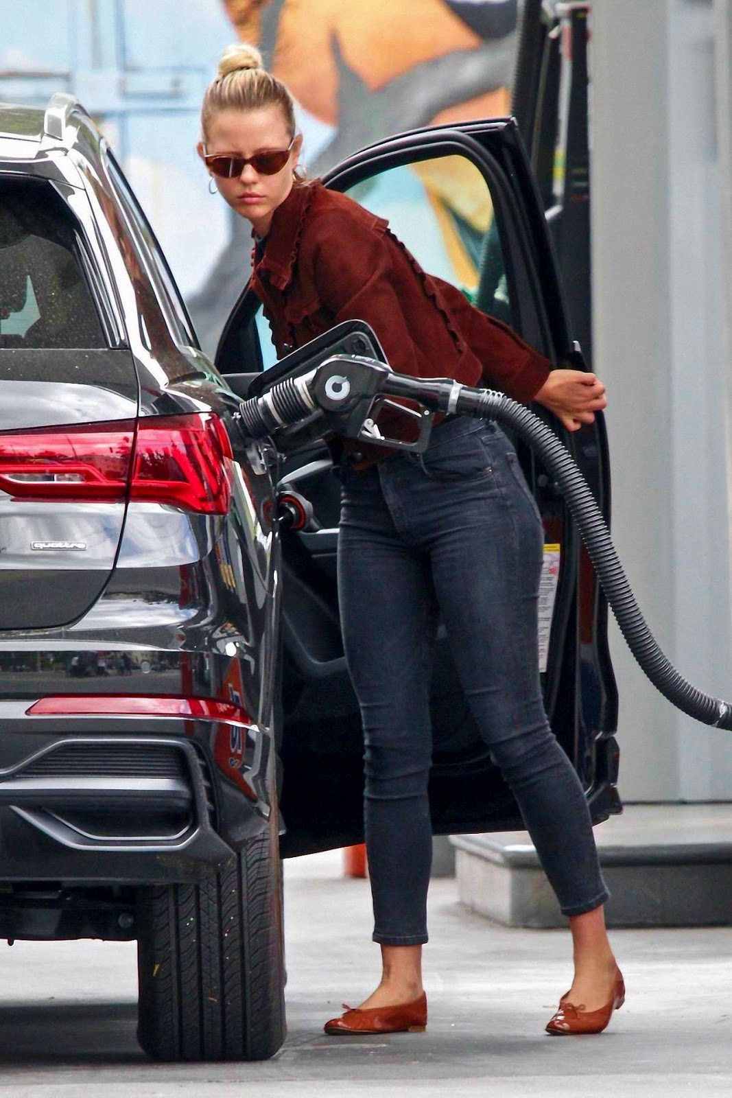 Mia Goth in Skinny Jeans – Pumping Gas in LA 06/12/2020