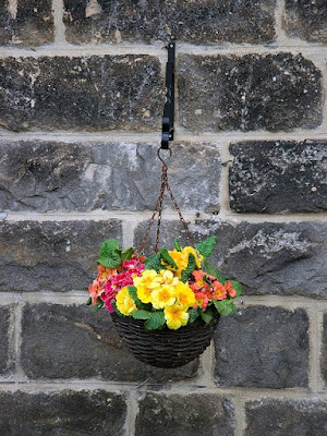 Home Decor Details on home decor pictures and home decor tips Hanging flower pots