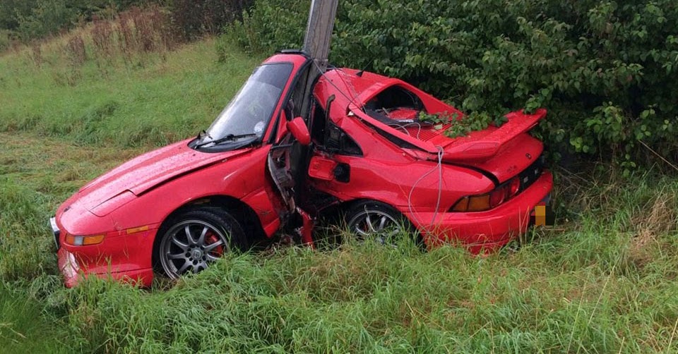 Toyota-MR2-Crash-.jpg