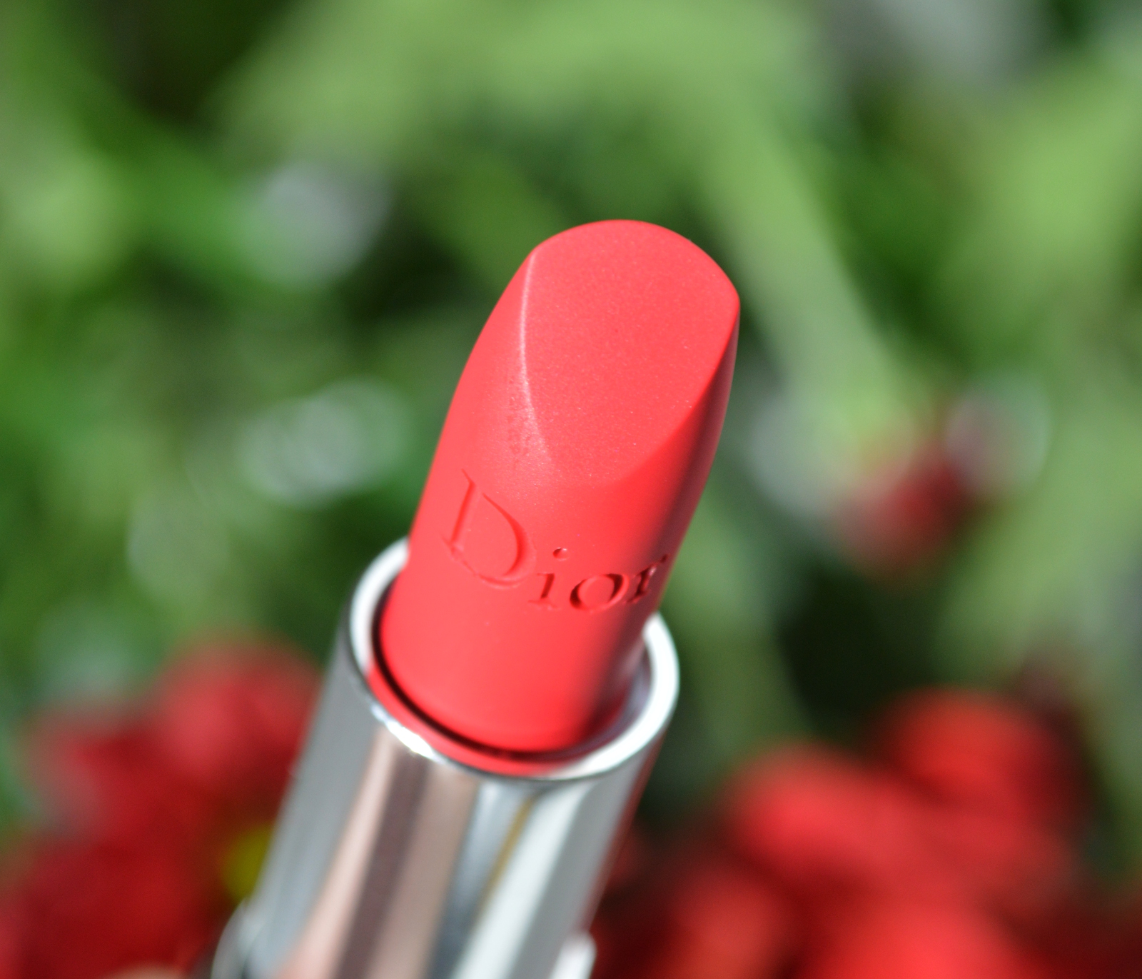 Dior rouge dior 999. Dior matte помада. Dior matte помада. Dior matte 100 помада. красная помада диор 999.