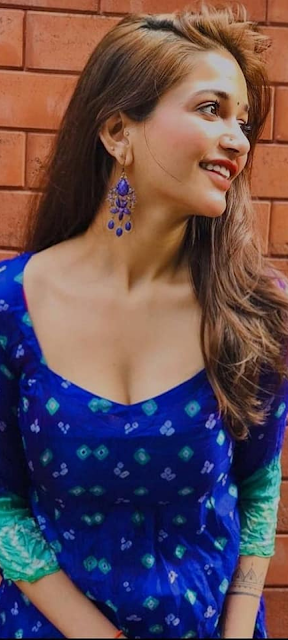 Actress Anaika Soti Phone Wallpapers Navel Queens
