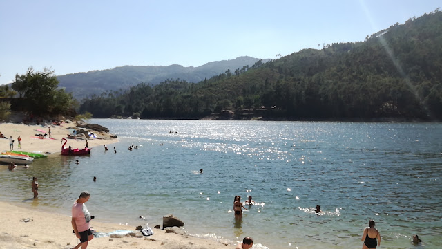 Praia da barragem no Gerês