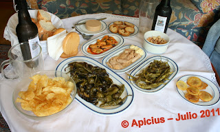  788º Menú, Aperitivo, calabacin <strong>relleno</strong> (dos versiones), confit con panaderas, cebolla confitada y panocha de maíz, de <strong>postre</strong> pastelillos de Artepan. 