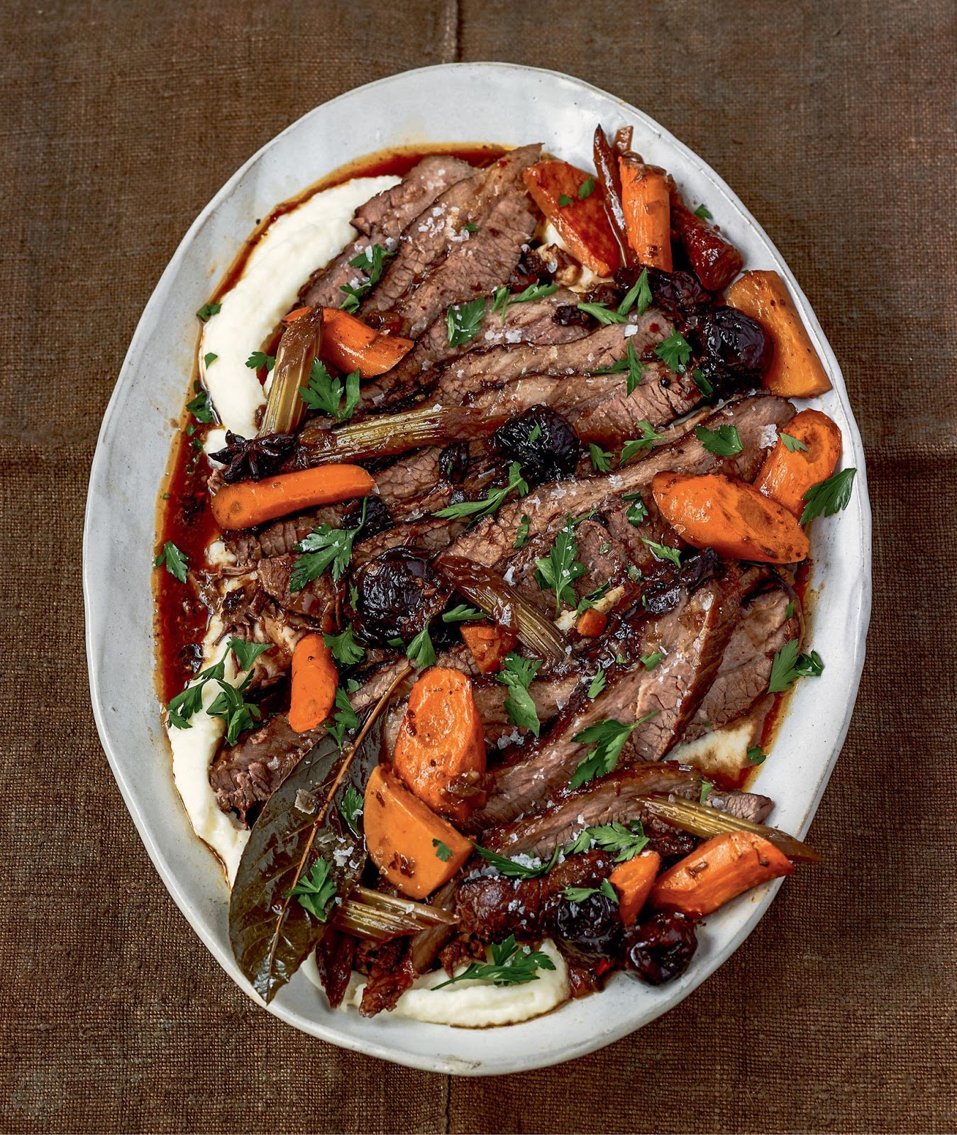 SLOWCOOKER BRISKET WITH CARROTS AND SWEET POTATOES bogbogboge