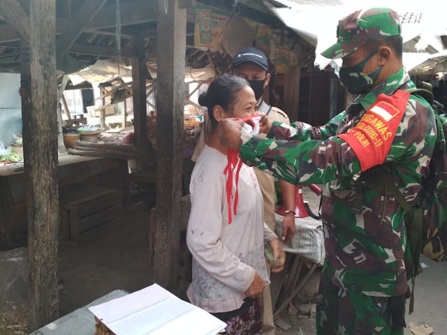 Pasar Tradisional Jadi Sasaran Koramil 16/Tulung Untuk Penegakaan Disiplin Protokol Kesehatan