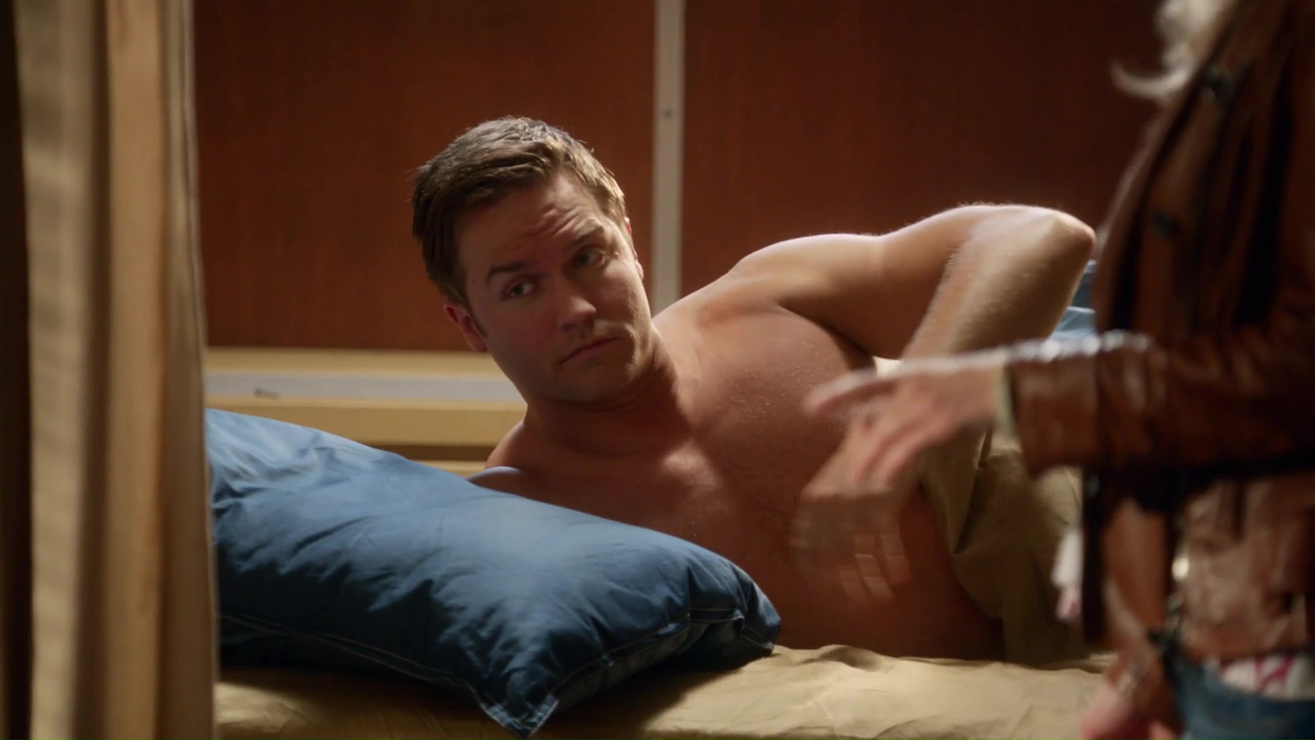 Scott Porter shirtless in Hart Of Dixie 2-14 "Take Me Home, Country Ro...