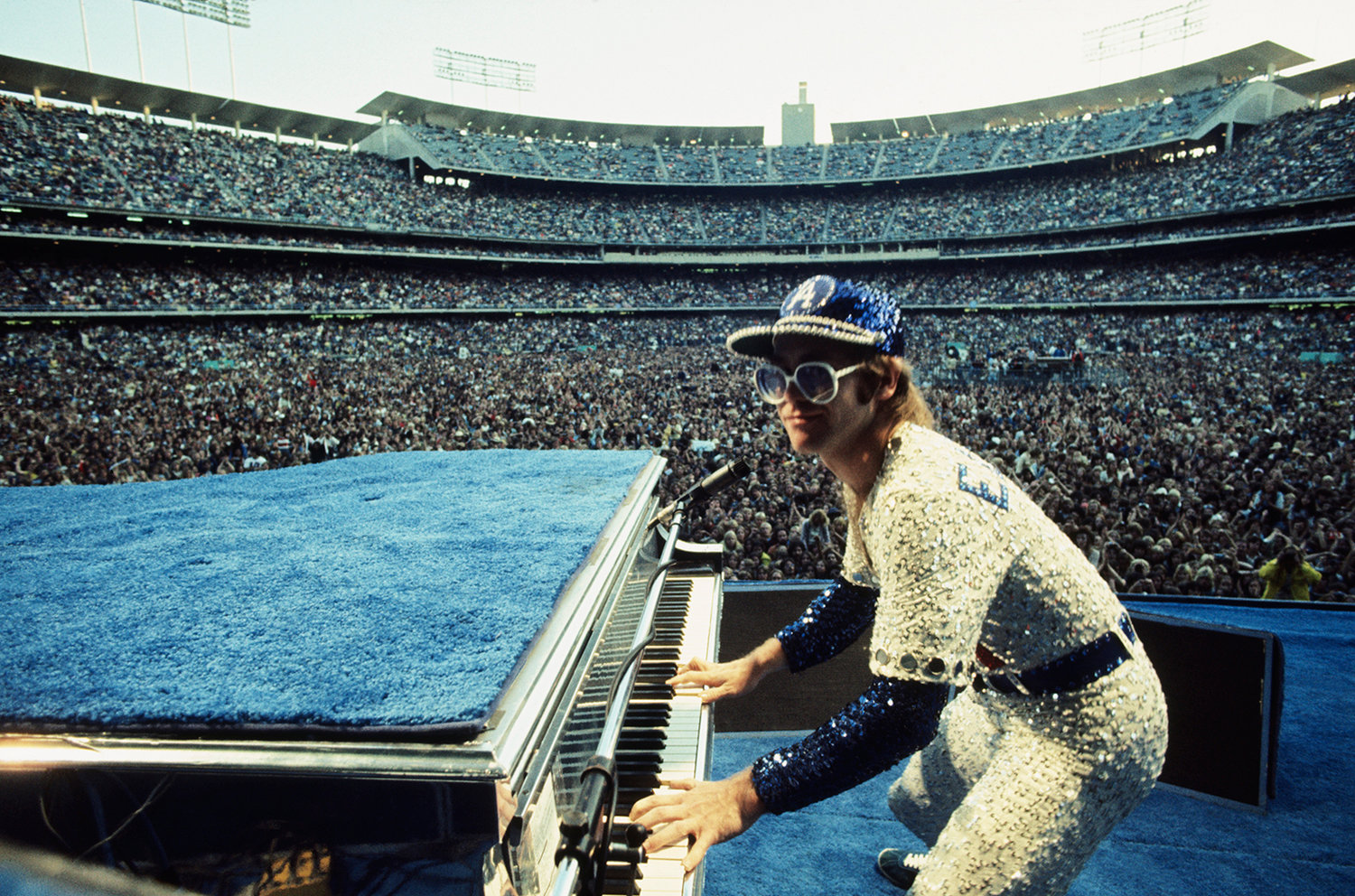 30 Amazing Color Photographs Of A Young Elton John In The 1970s