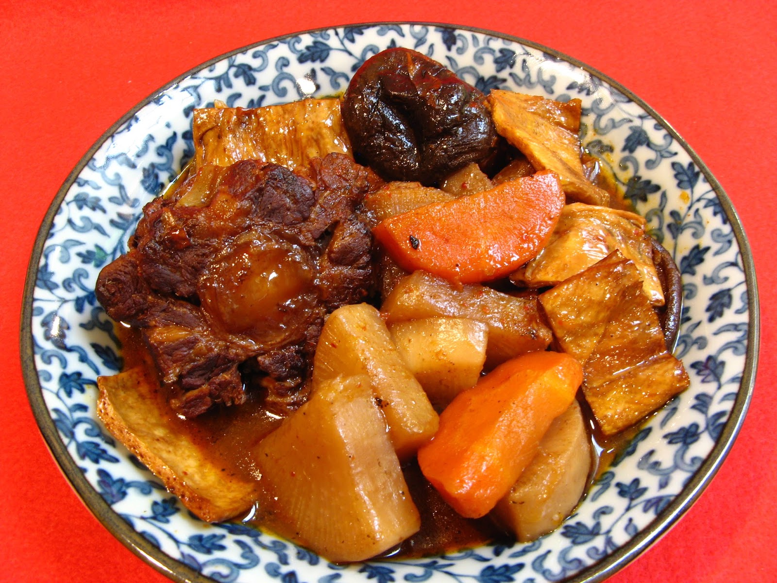 Duck Soup Easy Slow Cooker Red Curry and Wine Ox Tail Stew (燉紅酒紅咖哩醬牛尾, Dan6 Hung4 Zau2 Hung4