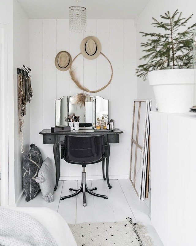Tour di Natale nella casa arredata con mobili Ikea e vintage