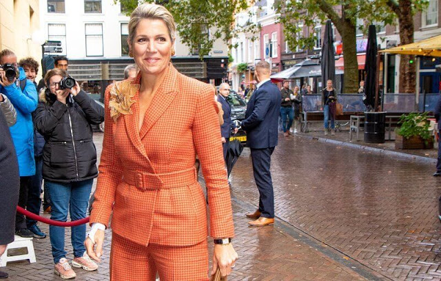 Queen Maxima wore a pantsuit from Natan, and Natan brooch, and Natan clutch. She wore nappa leather pumps from Gianvito Rossi