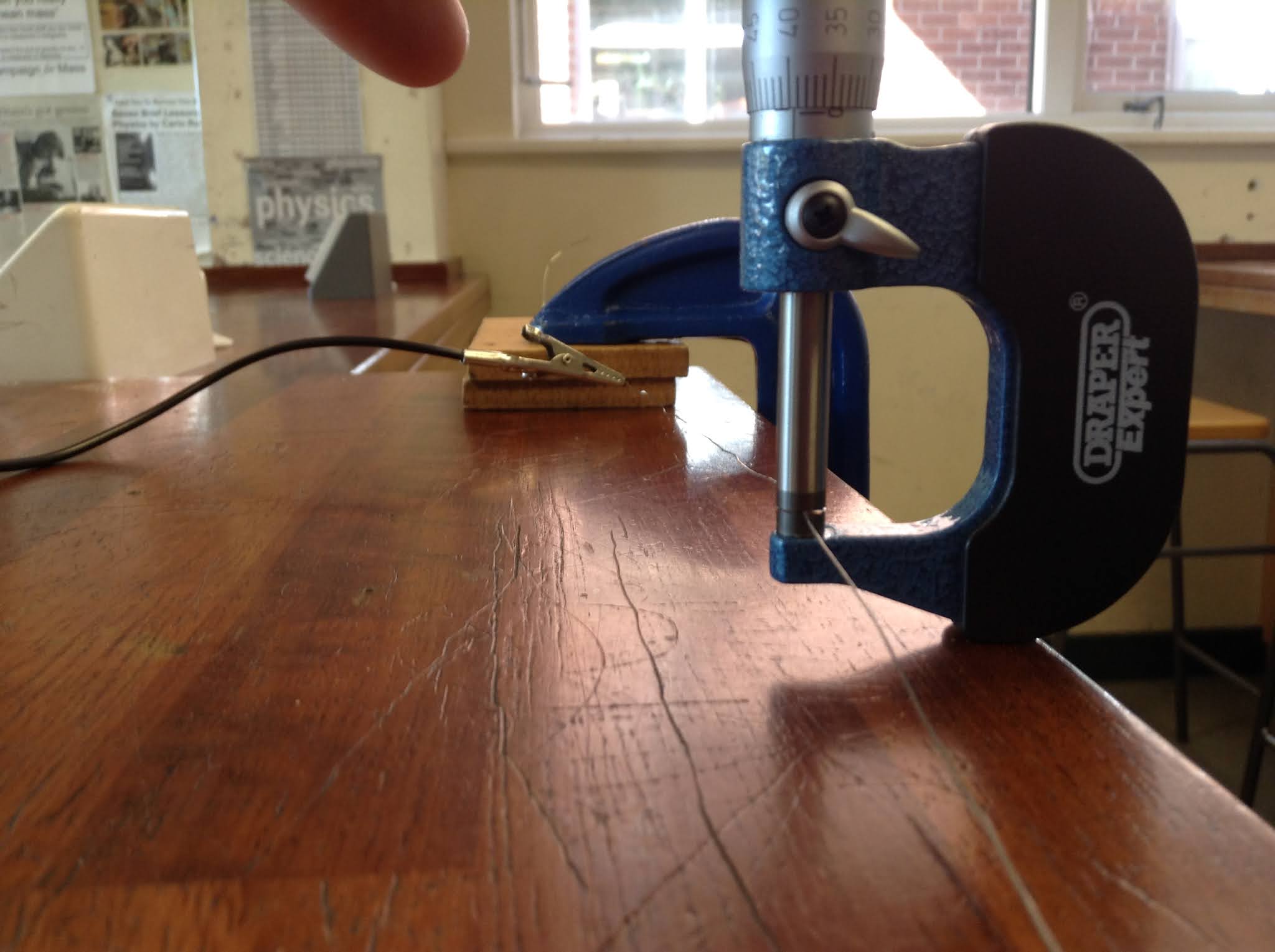 wigton physics How to measure the diameter of a wire properly