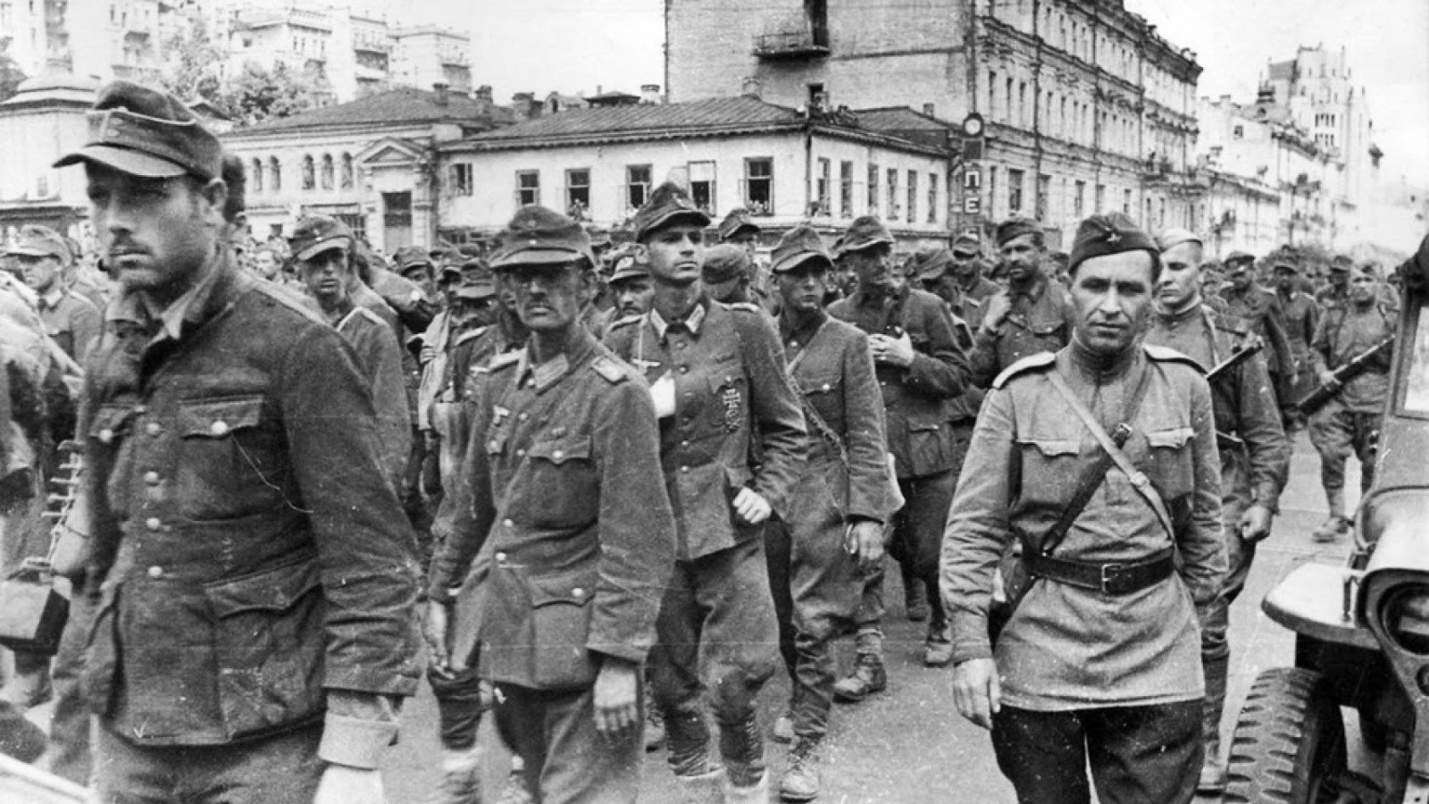 Создан в 1944 году. Парад военнопленных немцев в Москве 1944. Шествие немецких военнопленных в Москве 1944. Пленные немцы в Москве 1944. Парад побеждённых марш пленных немцев в Москве 17 июля 1944 года.