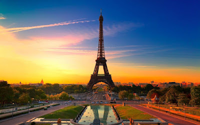 picture of the Eiffel Tower picture of the Eiffel Tower