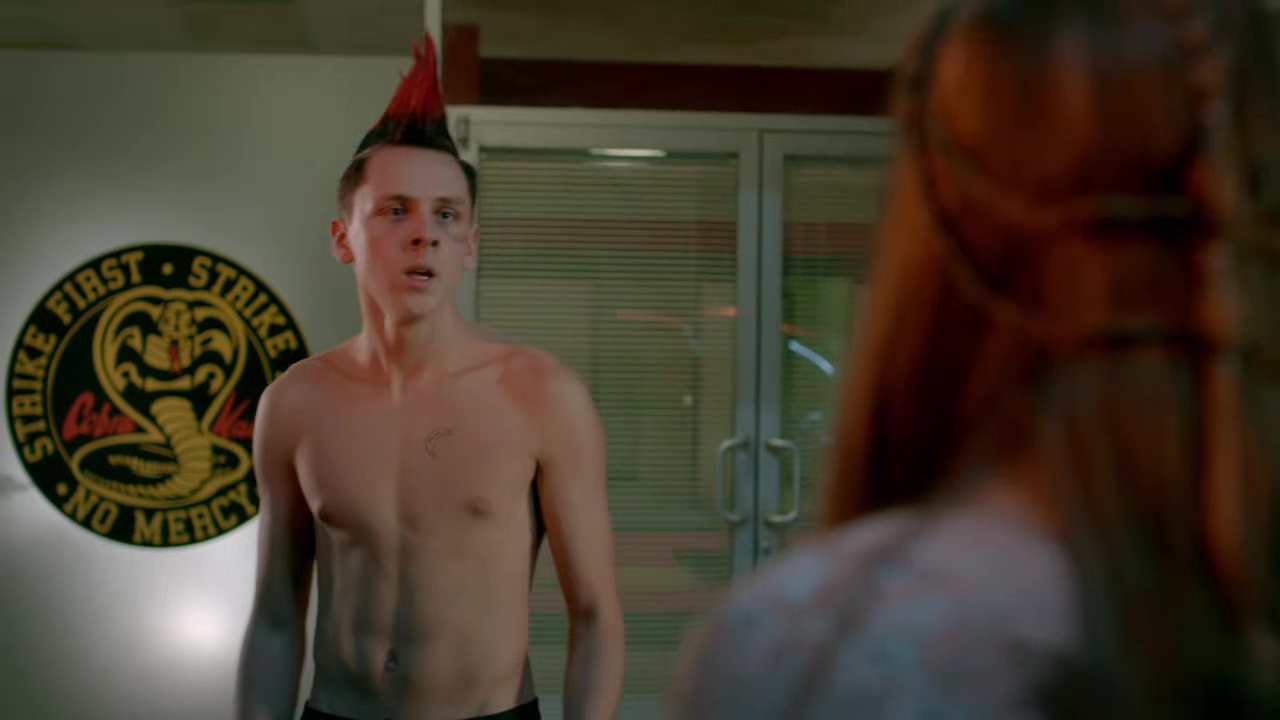 ausCAPS: Jacob Bertrand shirtless in Cobra Kai 2-05 "All In"