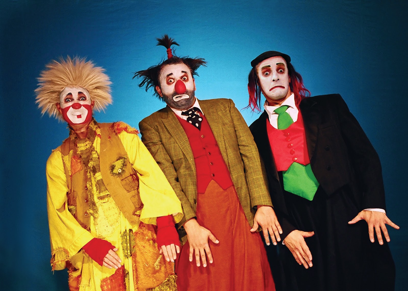 There three clowns at the. Три клоуна. Трое клоунов. Клоунский коллектив. Клоун в театре.