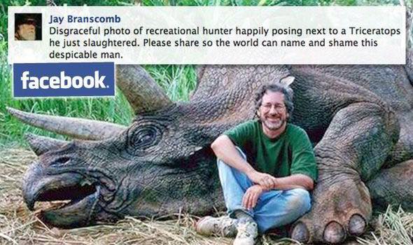   نشر "جاي برانسكومب" صورة لستيفن سبيلبرغ من كواليس وعلّق الرجل قتل ديناصوراً 