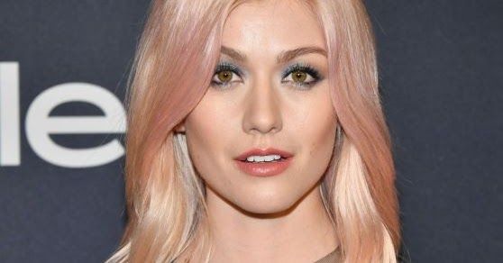 DC COMICS AND ARROWVERSE : Katherine McNamara Looking Super Hot at The