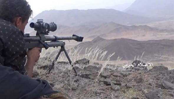 الحوثيون “طحنوا” جنود السعودية في عقر دارهم واستولوا على عتادهم العسكري في هجوم بري على جيزان