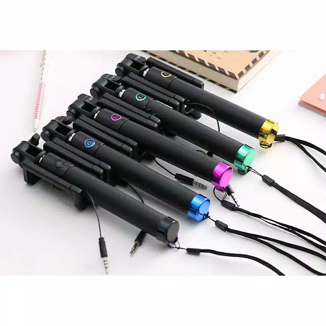 Tongsis lipat hitam fitur tombol switch foto