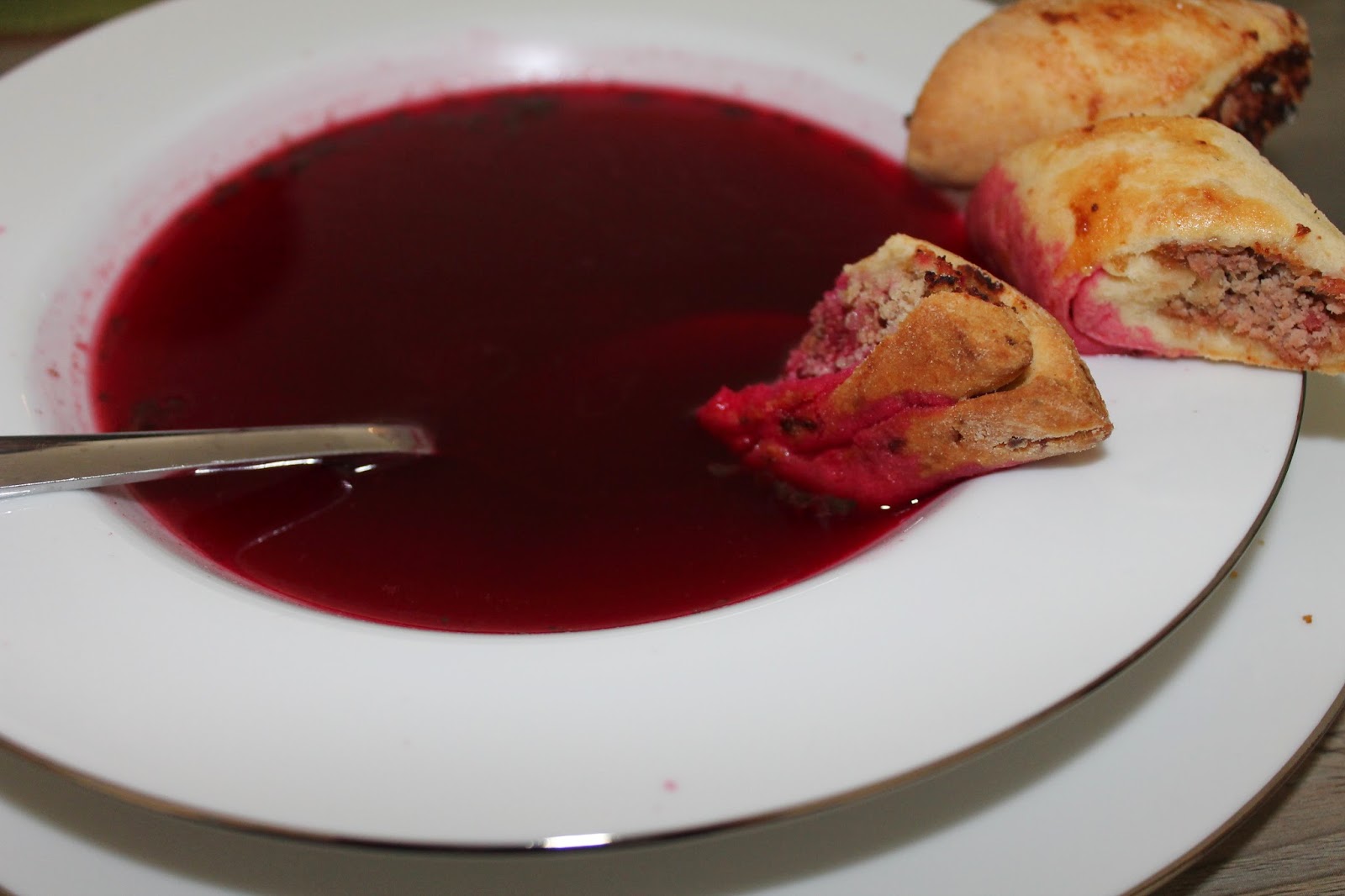 katakru: Barszcz - polnische rote Beete Suppe mit Pastetchen