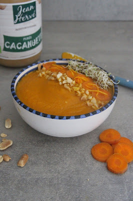Cuillère et saladier : Soupe froide carottes, cacahuète et orange