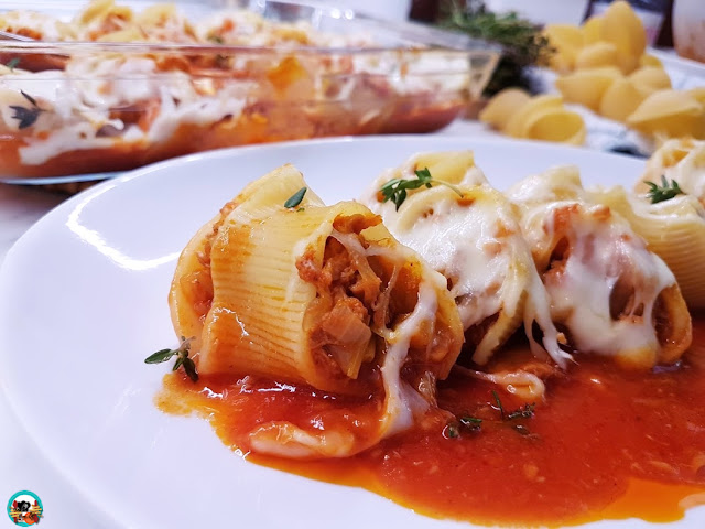 Caracolas rellenas de boloñesa de atún