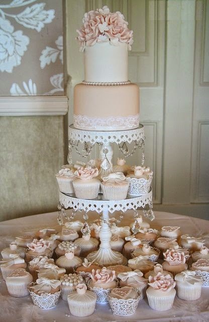 Bolo de Casamento Clássico - Inspirações 6fcc57f5b5fc3f6cefeee3e3007c2c3c - Bolo de Casamento Clássico - Inspirações