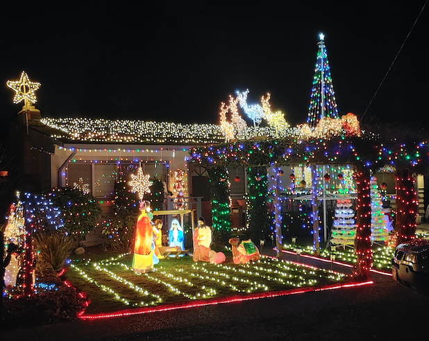 Shoreline Area News: Christmas Lights III - Zawaideh family