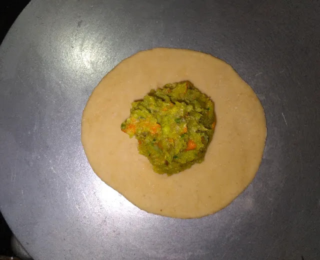 Veg-stuffing-on-the-rolled-dough Veg-stuffing-on-the-rolled-dough