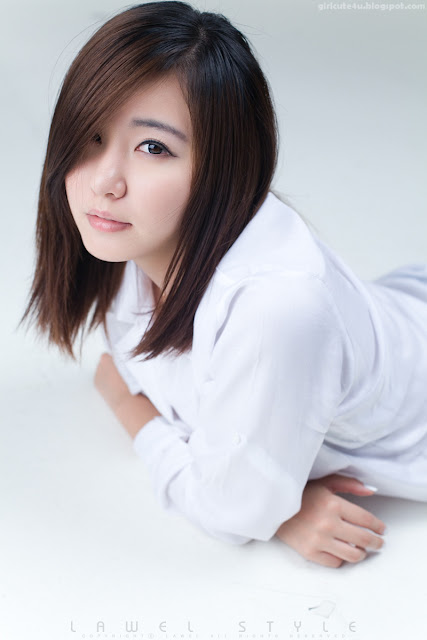 Asian Girls Sexy Ryu Ji Hye White Dress Shirt And Jean Shorts