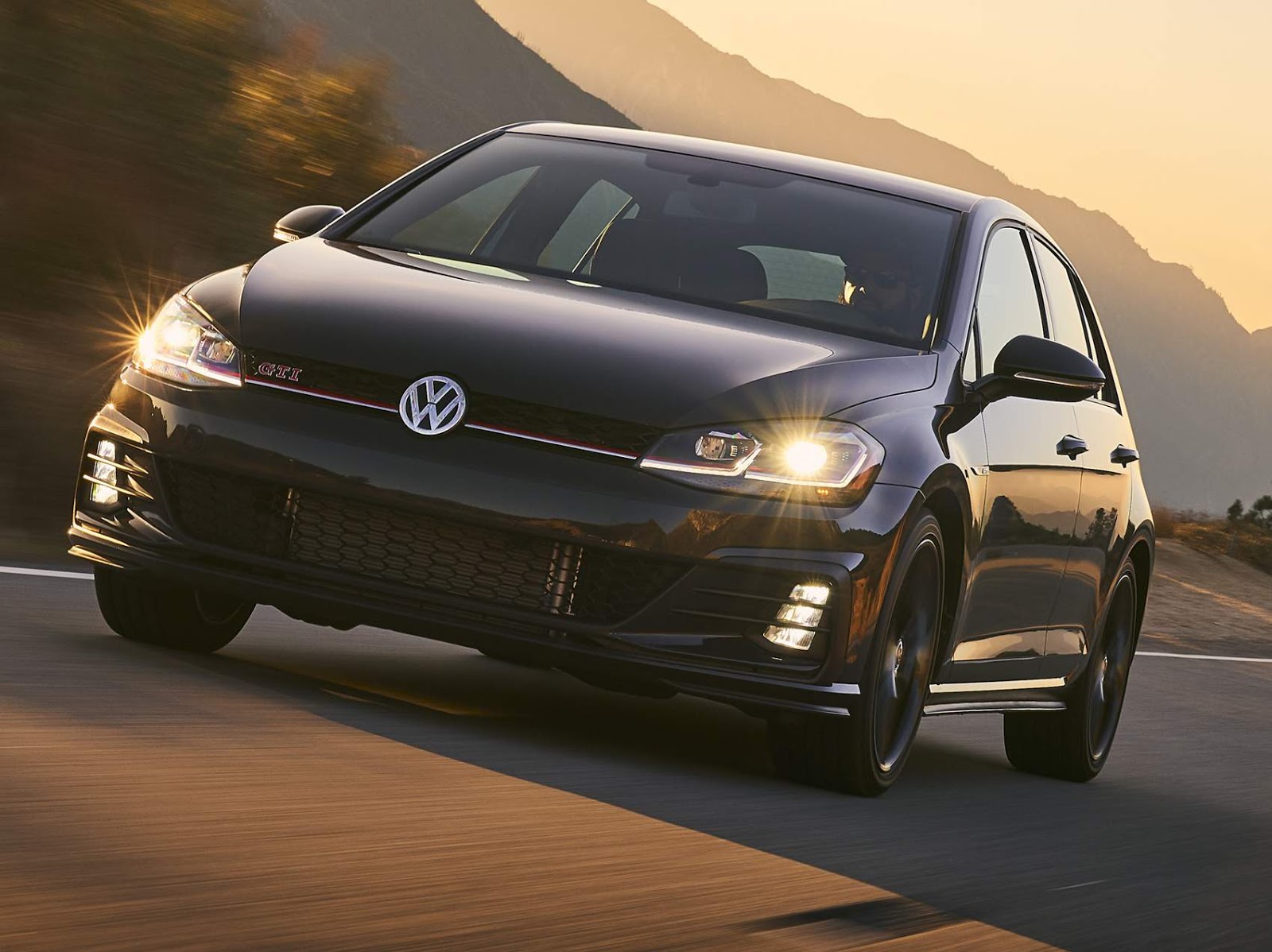 VW Golf GTI 2019 Rabbit Edition chega aos EUA e Canadá