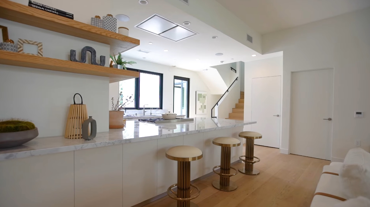 17 Photos vs. 812 Huntley Dr #102, West Hollywood, CA Home Interior Design Tour