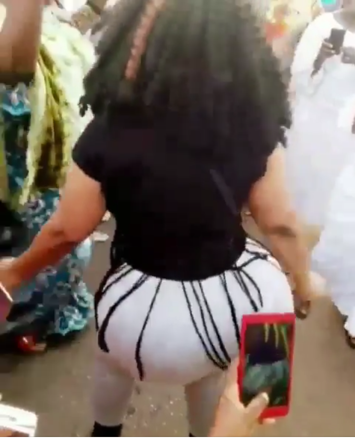 american girl twerking her thick booty