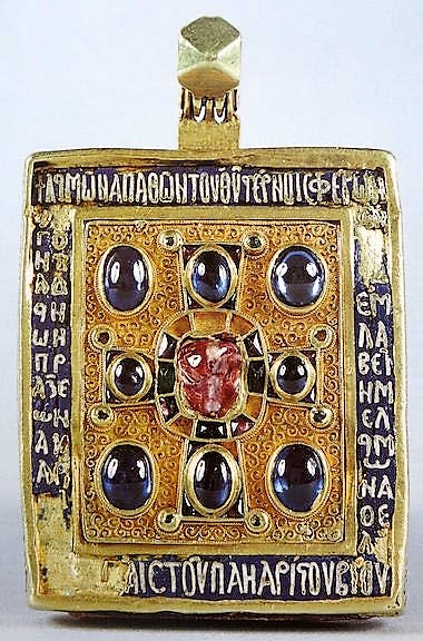 Βυζαντινό εγκόλπιο με αίμα Χριστού; http://leipsanothiki.blogspot.be/